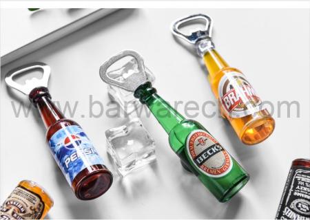 Apribottiglie a forma di birra acrilica con magnete per frigorifero 