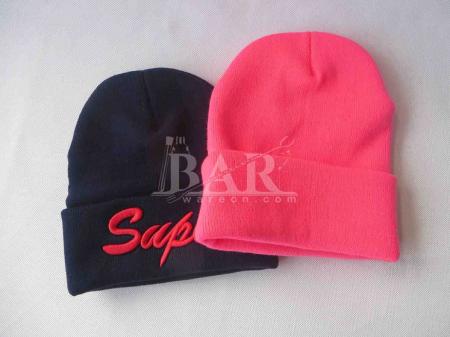 cappelli beanie personalizzati con ragazze rosa con logo ricamato per la promozione 