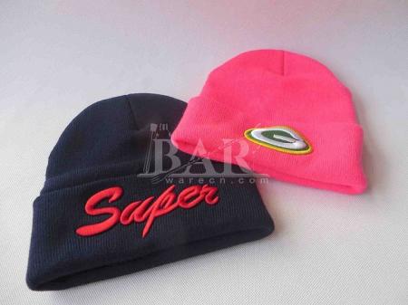 cappelli beanie personalizzati con ragazze rosa con logo ricamato per la promozione 